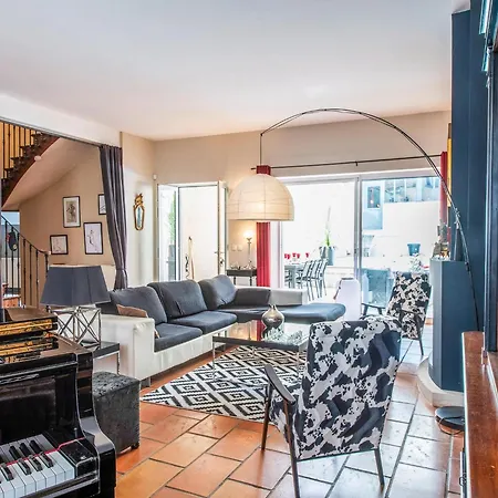 Дом отдыха Mansion In With Pool & River, Cleaning Included Buzet-sur-Tarn