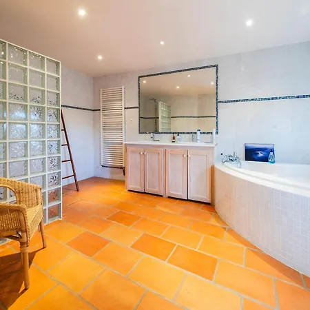 Mansion In With Pool & River, Cleaning Included * Buzet-sur-Tarn