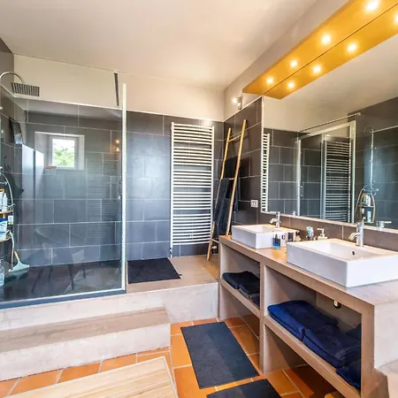 Mansion In With Pool & River, Cleaning Included